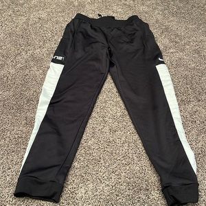 Nike therma fit pants v